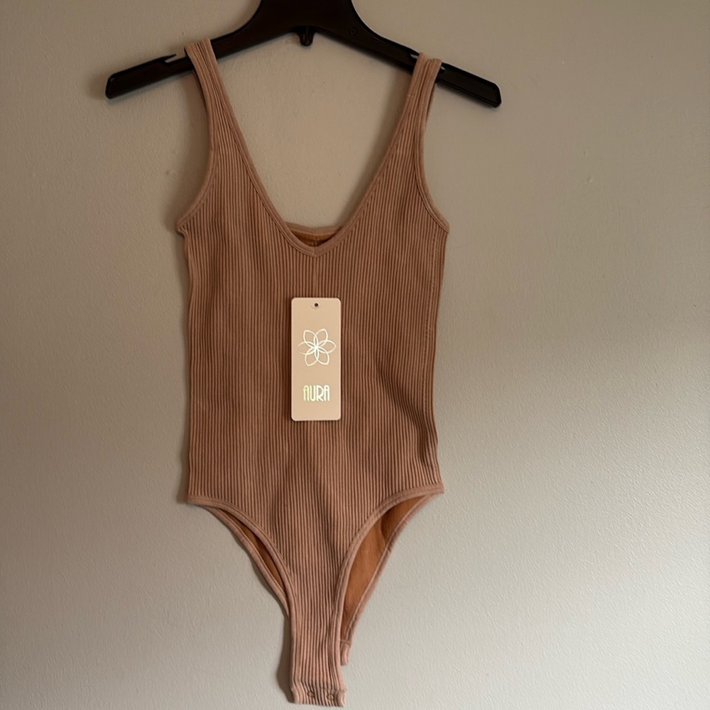 AURA V-Neck bodysuit, size M/L, NWT